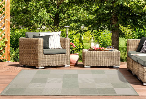 United Weavers Augusta Green 50 X 70 Area Rug 3900 10745 69 806-123393 Image 1
