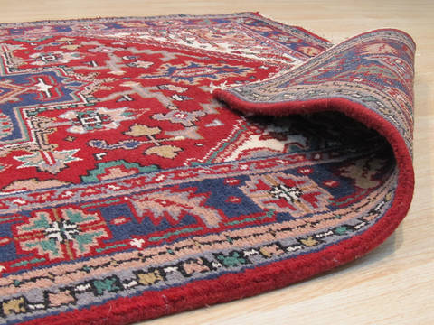 Heriz Red Hand Knotted 50 X 80 Area Rug 834-131336 Image 2