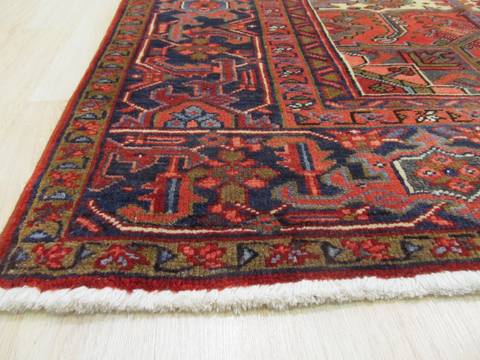 Heriz Red Hand Knotted 98 X 131 Area Rug 834-132246 Image 1