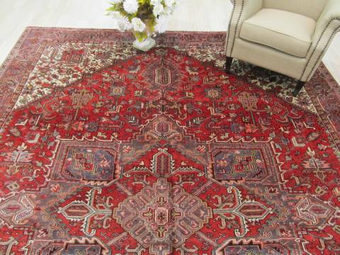 Heriz Red Hand Knotted 910 X 133 Area Rug 834-132256 Image 3