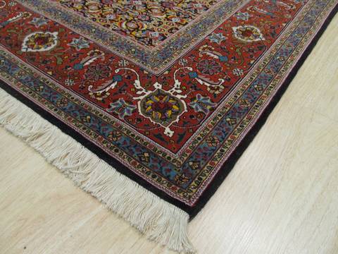 Tabriz Red Hand Knotted 69 X 910 Area Rug 834-132277 Image 1