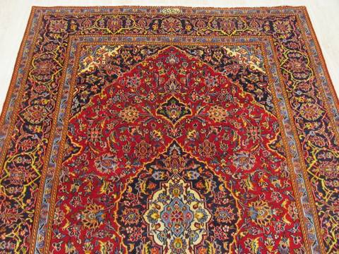 Kashan Red Hand Knotted 49 X 71 Area Rug 834-132295 Image 2