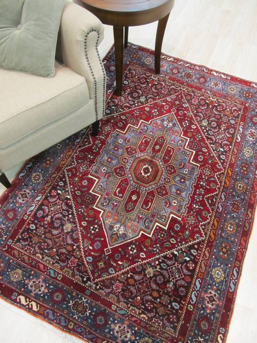 Gholtogh Red Hand Knotted 43 X 65 Area Rug 834-132299 Image 3