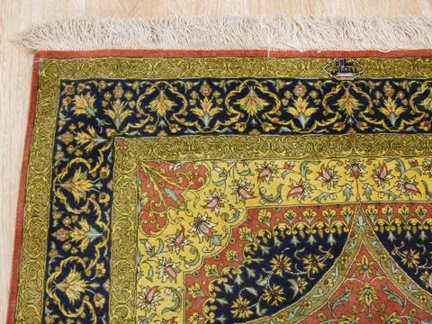 Qum Red Hand Knotted 25 X 40 Area Rug 834-132397 Image 1