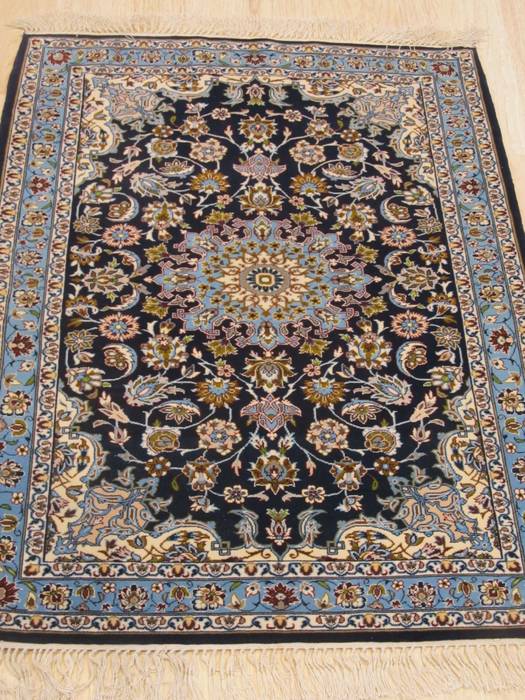Isfahan Blue Hand Knotted 25 X 32 Area Rug 834-132407 Image 3