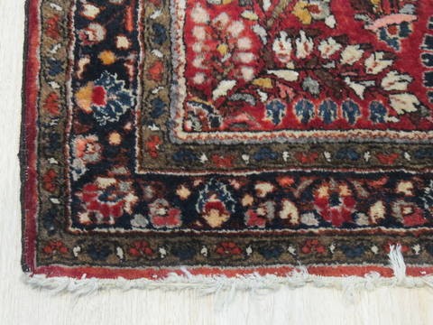 Sarouk Red Hand Knotted 33 X 49 Area Rug 834-132417 Image 1