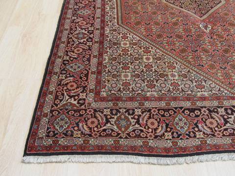 Bidjar Red Hand Knotted 66 X 99 Area Rug 834-132485 Image 4