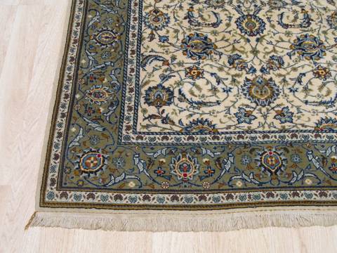 Kashan Red Hand Knotted 47 X 73 Area Rug 834-132499 Image 1