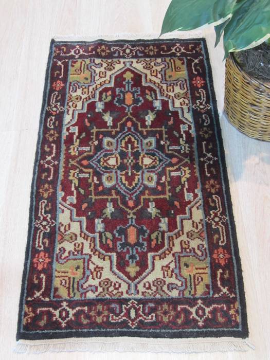Heriz Red Hand Knotted 22 X 40 Area Rug 834-132548 Image 3