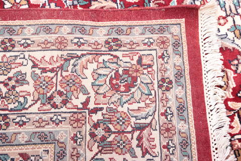 Mahi Red Hand Knotted 93 X 120 Area Rug 905-135743 Image 3
