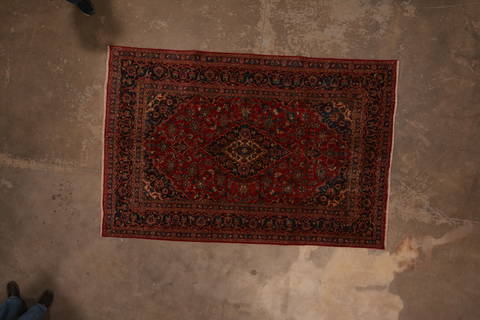 Kashan Red Hand Knotted 66 X 118 Area Rug 301-135802 Image 9