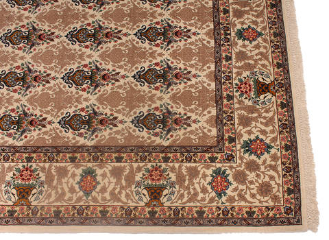 Isfahan Beige Hand Knotted 43 X 65 Area Rug 254-136197 Image 5