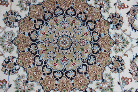 Nain Beige Hand Knotted 66 X 99 Area Rug 902-136761 Image 3