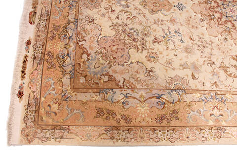 Tabriz Beige Hand Knotted 66 X 102 Area Rug 254-136998 Image 3