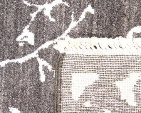 Modern Black Hand Knotted 90 X 122 Area Rug 904-137108 Image 3