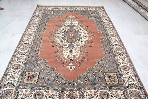 Mahi White Hand Knotted 61 X 91 Area Rug 905-137316 Image 4