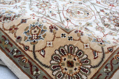 Jaipur White Hand Knotted 40 X 61 Area Rug 905-137539 Image 4