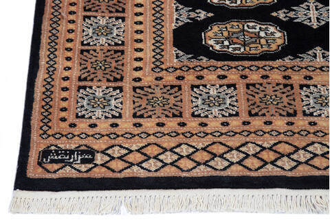 Bokhara Black Hand Knotted 40 X 61 Area Rug 700-137595 Image 4