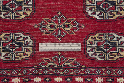 Bokhara Red Hand Knotted 80 X 101 Area Rug 700-137604 Image 5