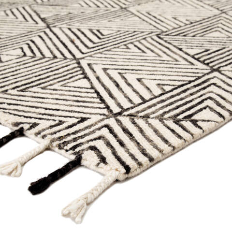 Jaipur Living Vera By Nikki Chu White 50 X 80 Area Rug RUG144773 803-139780 Image 1