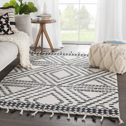 Jaipur Living Vera By Nikki Chu White 50 X 80 Area Rug RUG144801 803-139793 Image 4