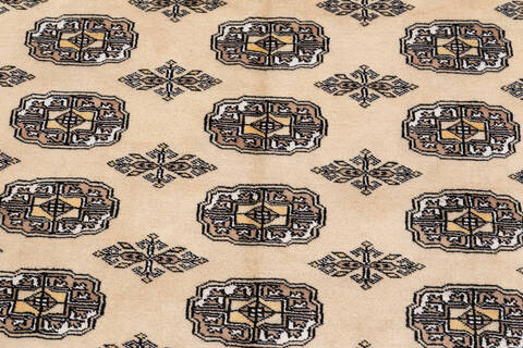 Bokhara Beige Hand Knotted 82 X 102 Area Rug 700-140397 Image 4