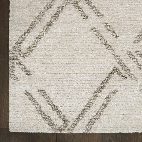 Nourison Venosa White 39 X 59 Area Rug 805-142959 Image 1