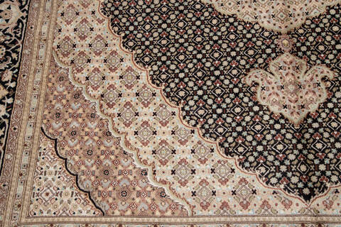 Pak-Persian Black Hand Knotted 80 X 104 Area Rug 700-143413 Image 4