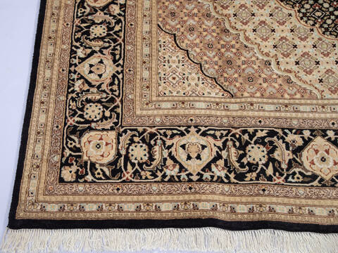 Pak-Persian Black Hand Knotted 80 X 104 Area Rug 700-143413 Image 5
