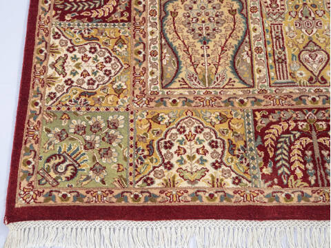 Pak-Persian Red Hand Knotted 80 X 103 Area Rug 700-143414 Image 4