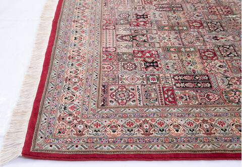 Pak-Persian Red Hand Knotted 47 X 75 Area Rug 700-143483 Image 3
