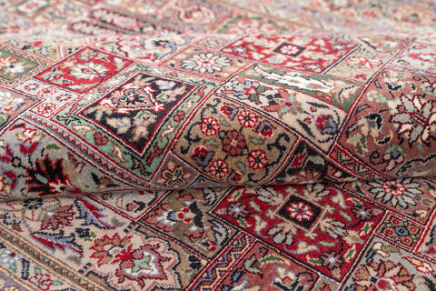 Pak-Persian Red Hand Knotted 47 X 75 Area Rug 700-143483 Image 6
