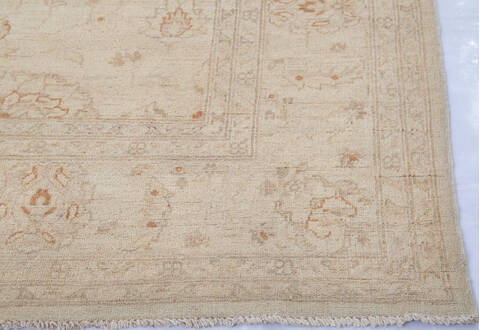 Chobi Beige Hand Knotted 69 X 101 Area Rug 700-143522 Image 4