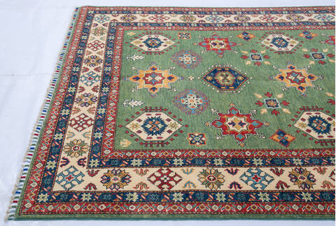 Kazak Green Hand Knotted 56 X 79 Area Rug 700-143532 Image 3