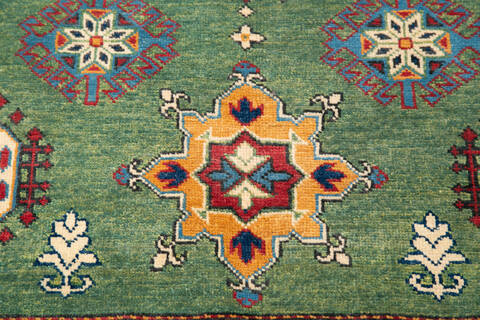 Kazak Green Hand Knotted 56 X 79 Area Rug 700-143532 Image 5