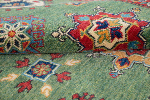 Kazak Green Hand Knotted 56 X 79 Area Rug 700-143532 Image 6
