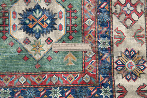Kazak Green Hand Knotted 56 X 79 Area Rug 700-143532 Image 7