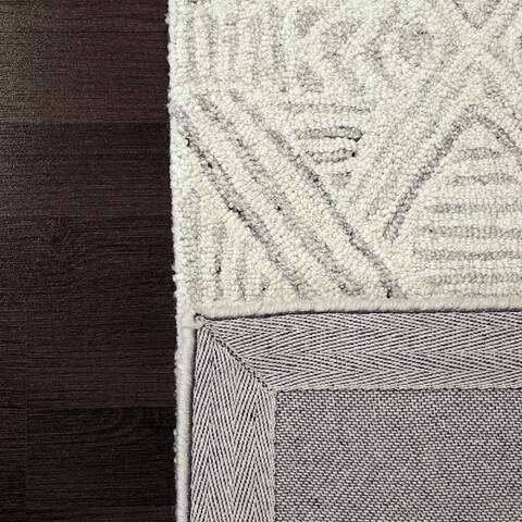 Dynamic LEGEND Grey 80 X 110 Area Rug LC9127481910 801-144024 Image 1
