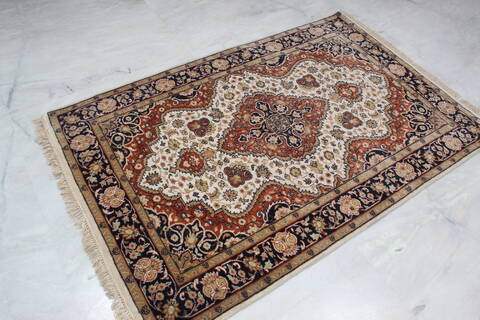 Mahi White Hand Knotted 40 X 61 Area Rug 905-145048 Image 3