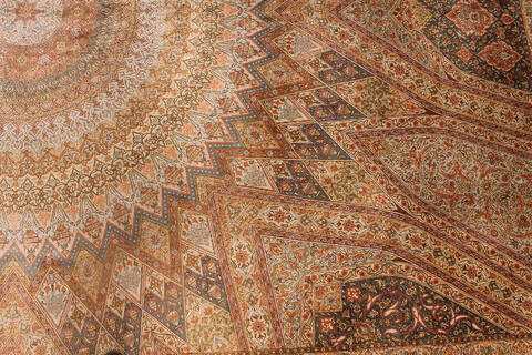 Qum Red Hand Knotted 114 X 80 Area Rug 254-145126 Image 6