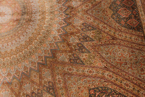 Qum Red Hand Knotted 114 X 80 Area Rug 254-145126 Image 7