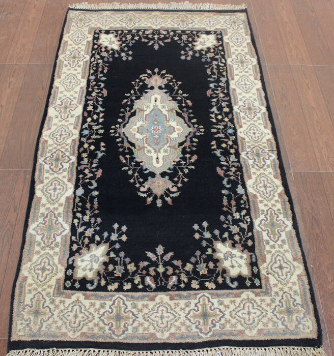 Kashan Black Hand Knotted 30 X 50 Area Rug 902-145200 Image 3