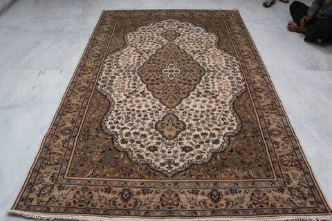 Mahi White Hand Knotted 60 X 90 Area Rug 905-145271 Image 10