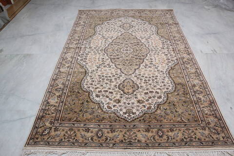 Mahi White Hand Knotted 60 X 90 Area Rug 905-145271 Image 1