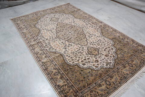 Mahi White Hand Knotted 60 X 90 Area Rug 905-145271 Image 2