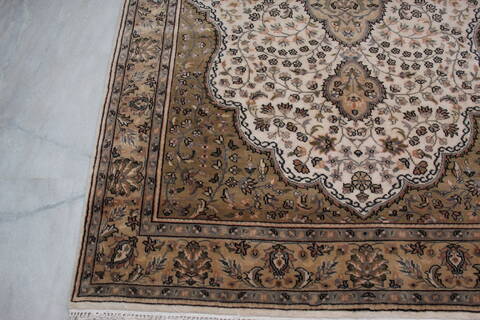 Mahi White Hand Knotted 60 X 90 Area Rug 905-145271 Image 3