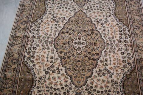 Mahi White Hand Knotted 60 X 90 Area Rug 905-145271 Image 5
