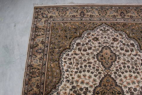 Mahi White Hand Knotted 60 X 90 Area Rug 905-145271 Image 6