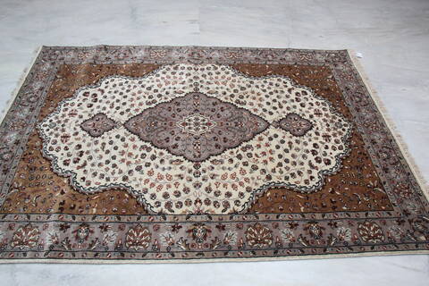 Mahi White Hand Knotted 51 X 71 Area Rug 905-145430 Image 4