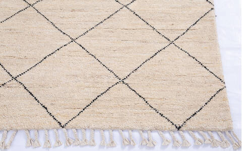 Moroccan White Hand Knotted 56 X 73 Area Rug 700-145760 Image 4